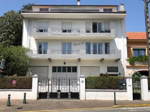 Grand Appartement De Standing "Reve Du Soir" De 170 M2 350 M De La Gare Lourdes Luaran gambar